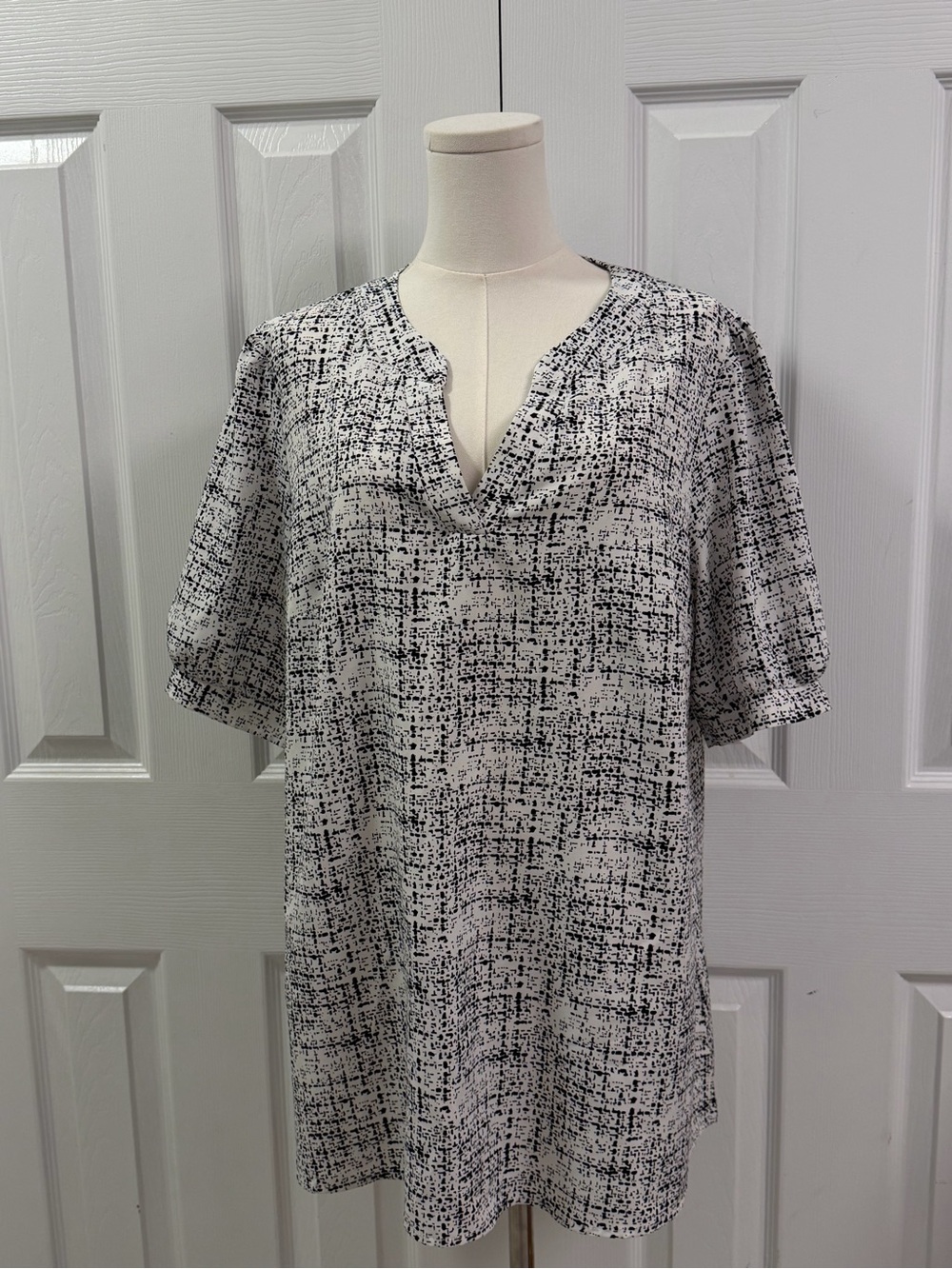 BLOOMCHIC 14-16 Black White Abstract Print V Neck Tunic Blouse